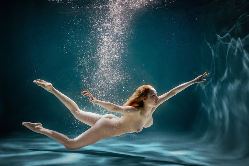 Голые девушки под водой