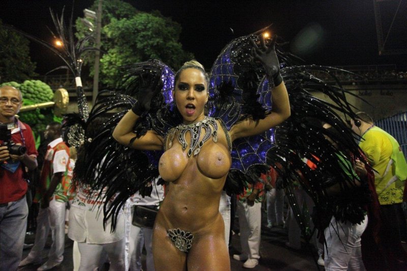 Андреа мартинс бразилия карнавал ню