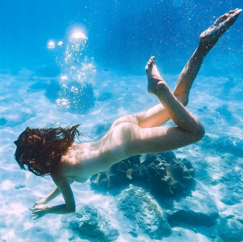 Голые девушки под водой