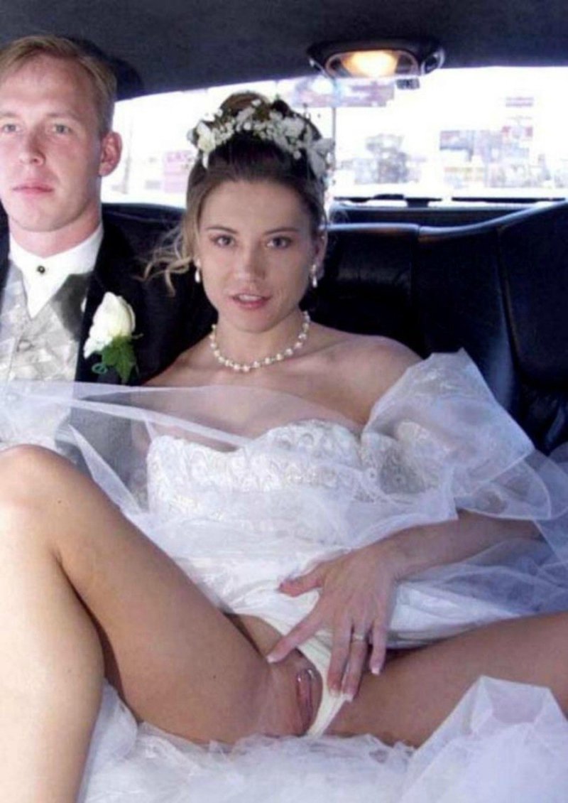 Голая невеста в свадебном платье