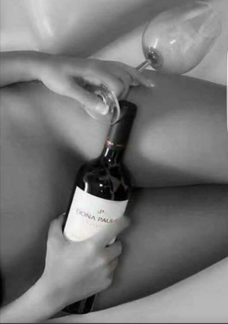 Порнографическая фотосессия с вином