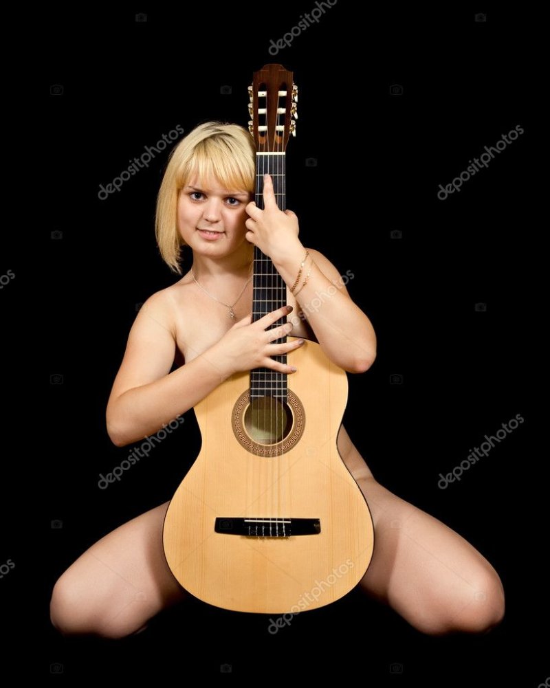 Гитара акустическая девушка