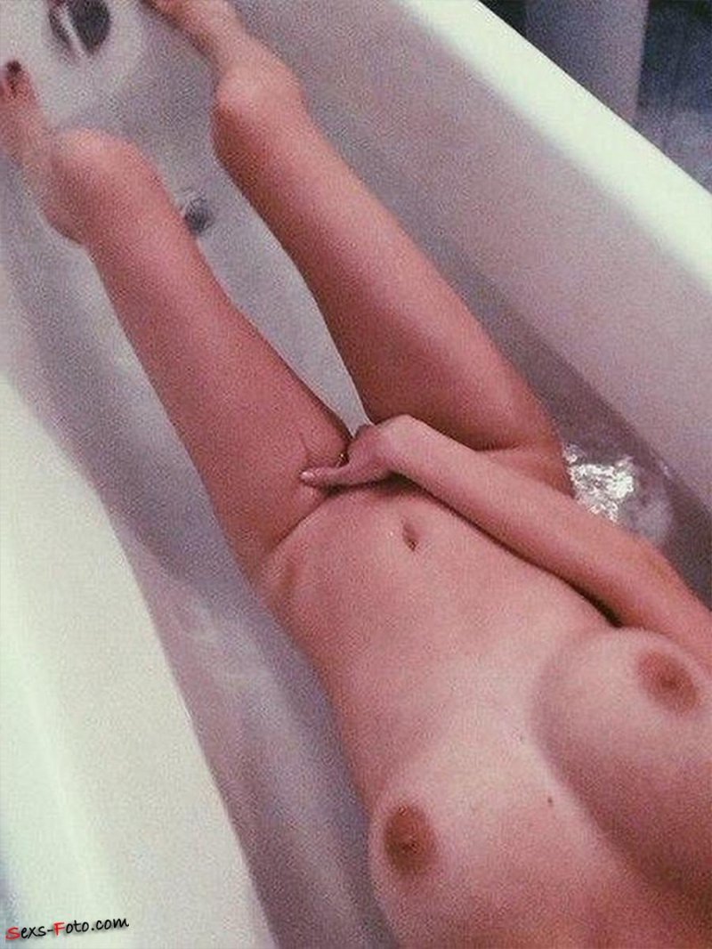 Эротические селфи в ванной