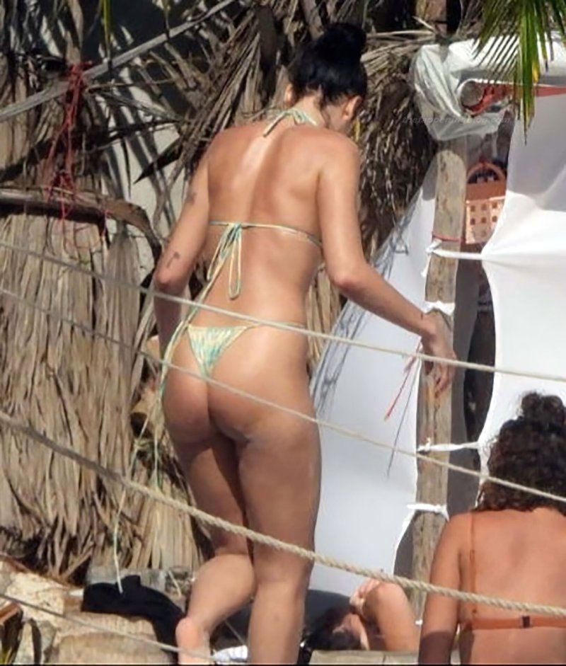 Dua lipa bikini