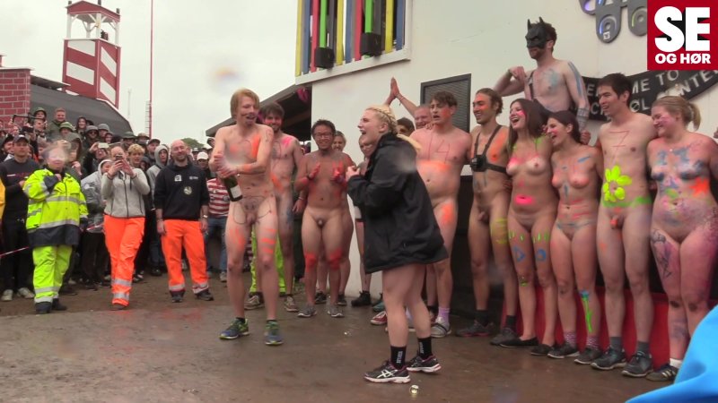 Голые девки на roskilde naked run festival