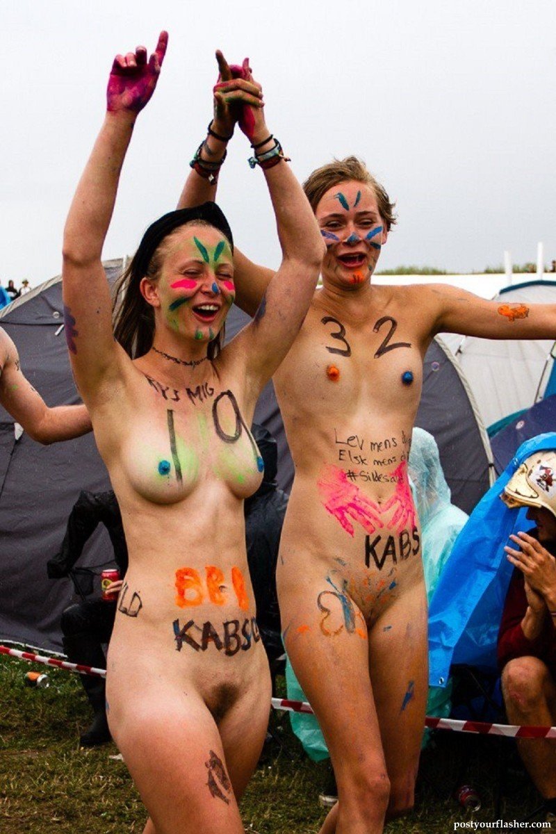 Голые девки на roskilde naked run festival