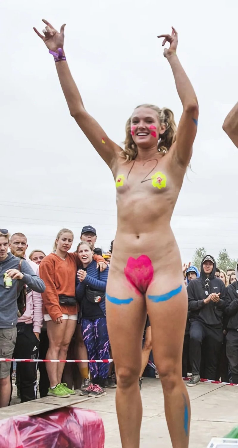 Голые девки на roskilde naked run festival