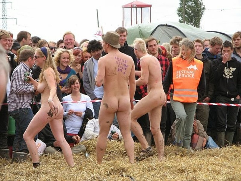 Голые девки на roskilde naked run festival