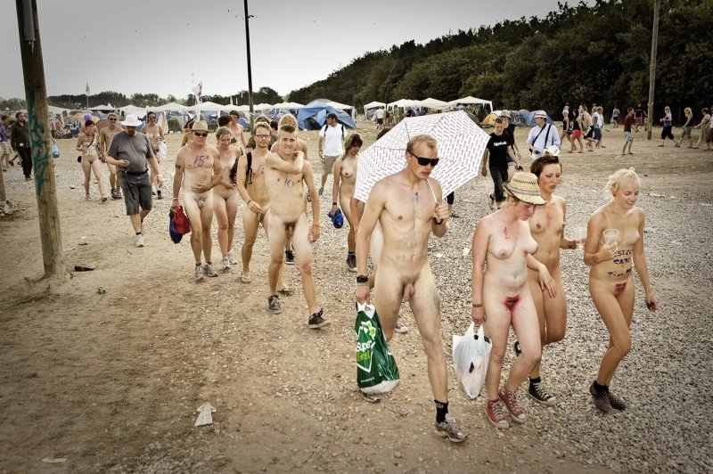 Голые девки на roskilde naked run festival