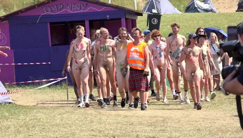 Голые девки на roskilde naked run festival