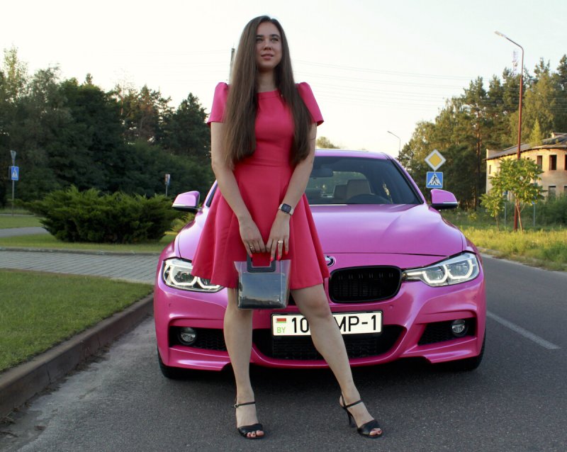 Розовая bmw