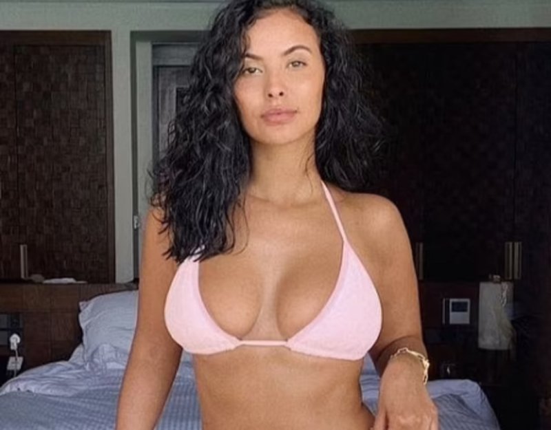 Maya jama в бикини